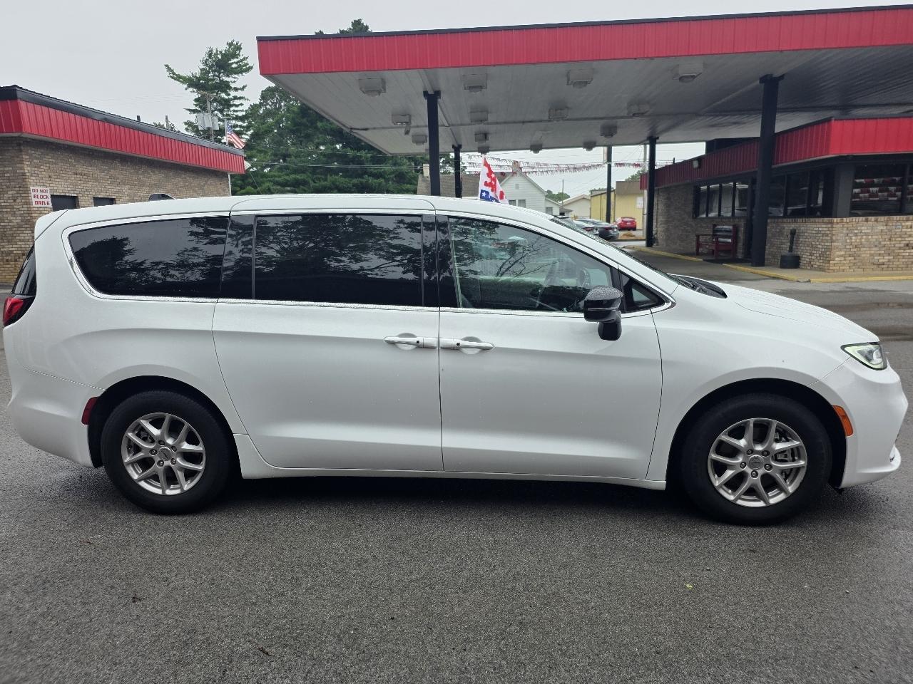 Chrysler Pacifica Touring L FWD 2024