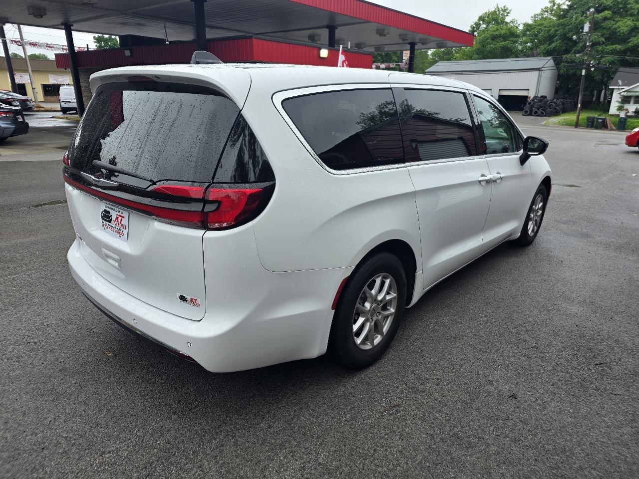 Chrysler Pacifica Touring L FWD 2024