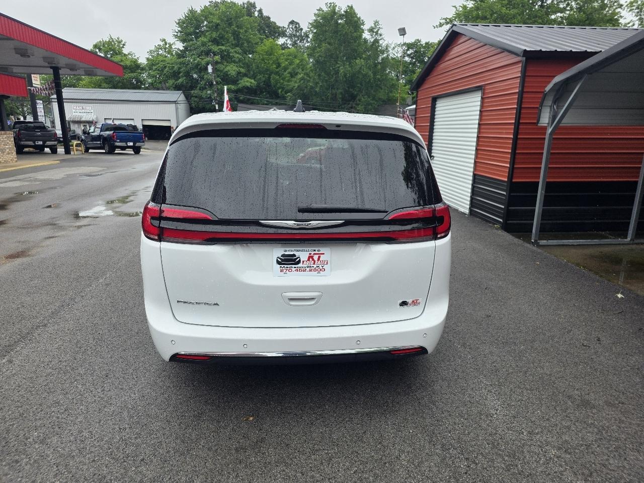 Chrysler Pacifica Touring L FWD 2024