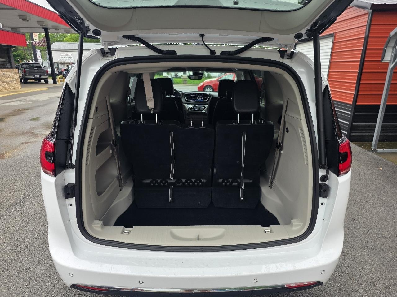 Chrysler Pacifica Touring L FWD 2024