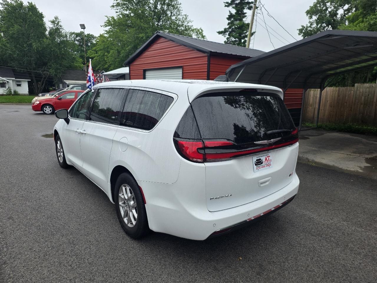 Chrysler Pacifica Touring L FWD 2024