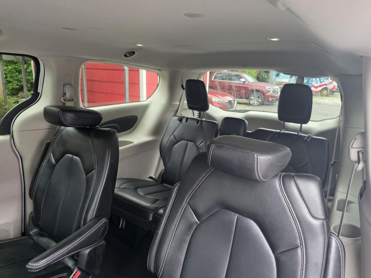 Chrysler Pacifica Touring L FWD 2024