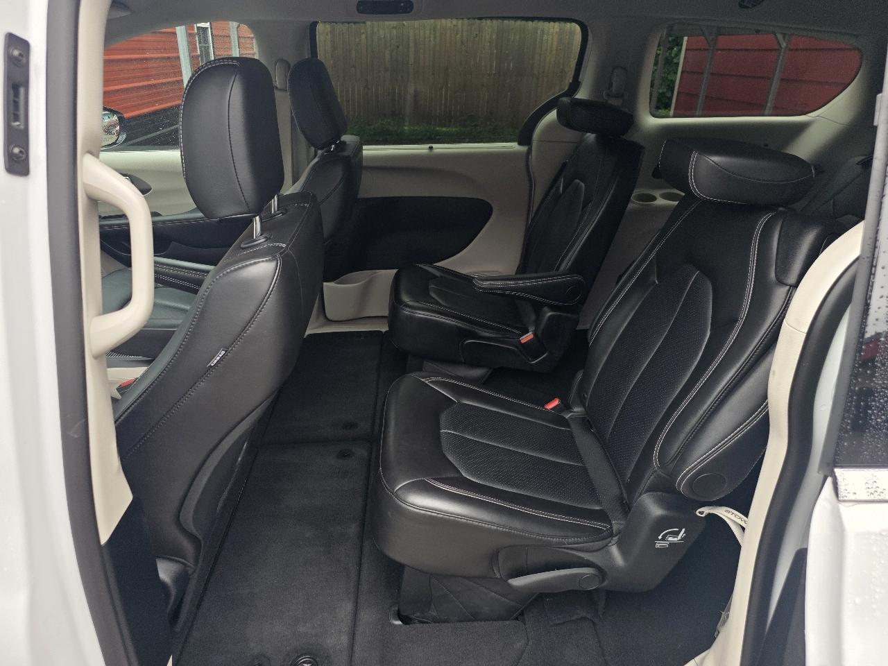 Chrysler Pacifica Touring L FWD 2024