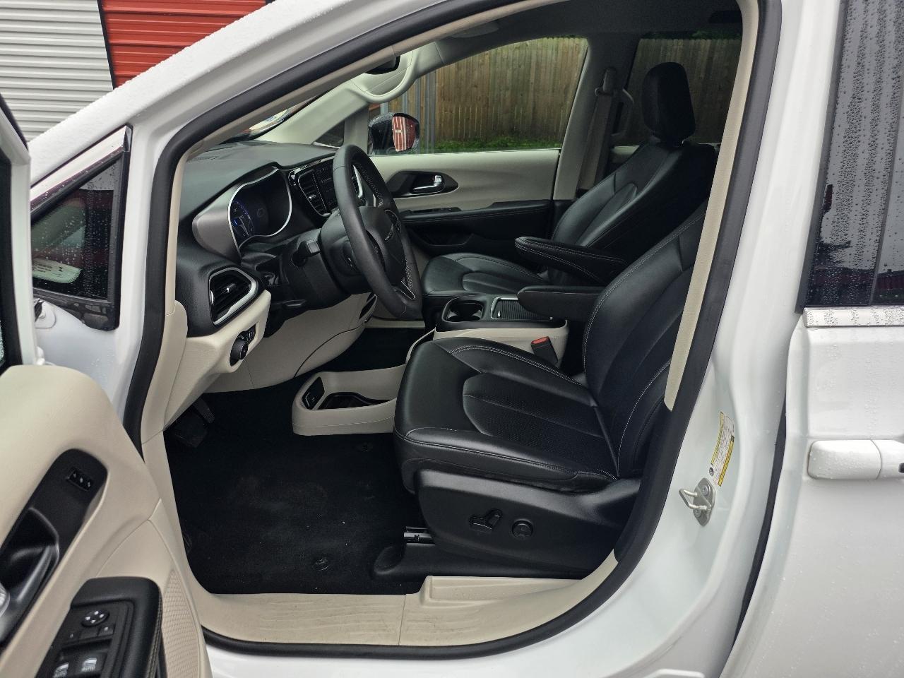 Chrysler Pacifica Touring L FWD 2024