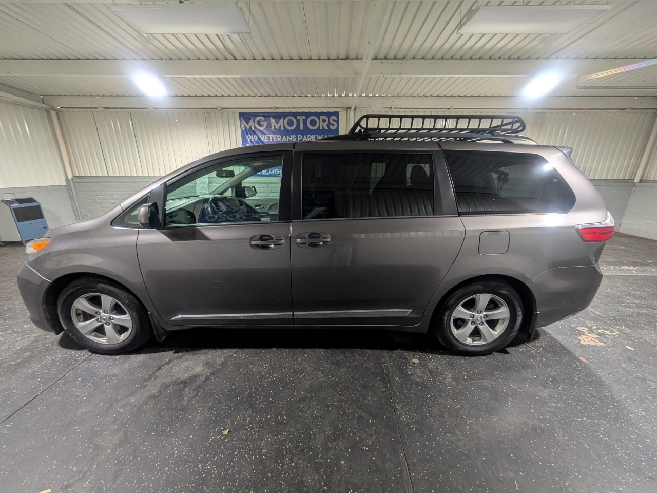 Toyota Sienna 5dr 8-Pass Van LE FWD (Natl) 2015
