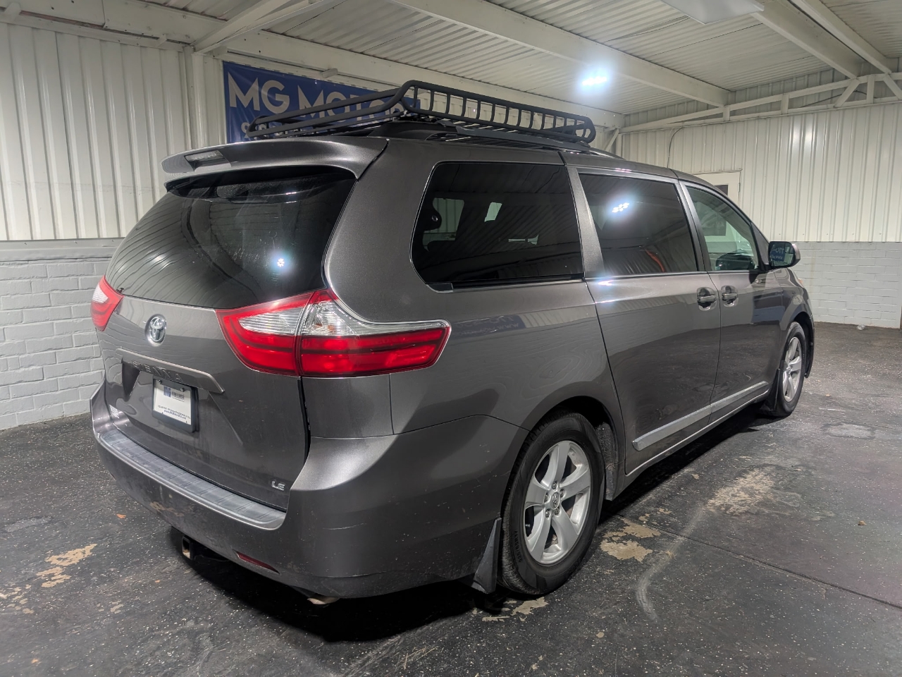 Toyota Sienna 5dr 8-Pass Van LE FWD (Natl) 2015