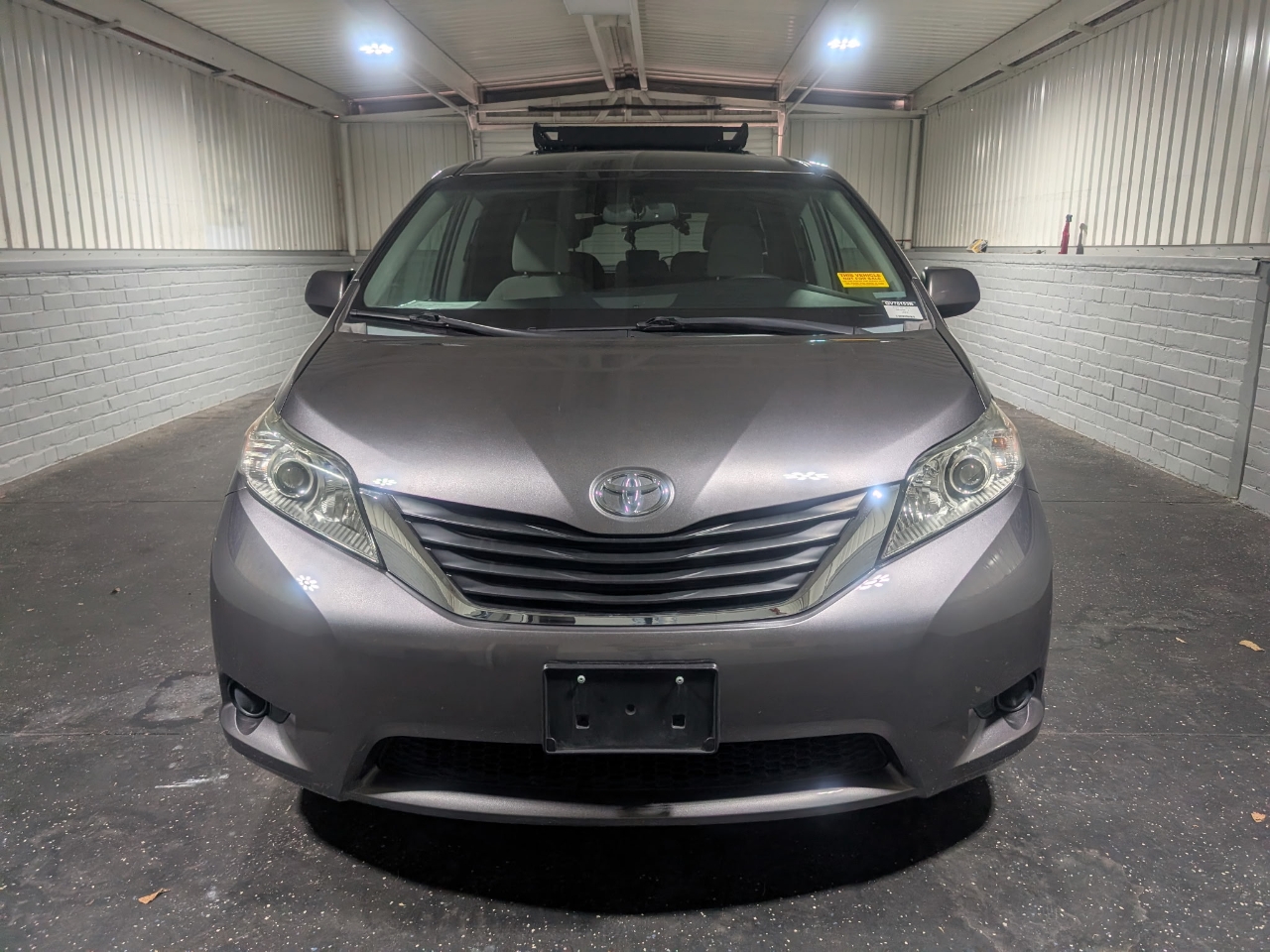 Toyota Sienna 5dr 8-Pass Van LE FWD (Natl) 2015