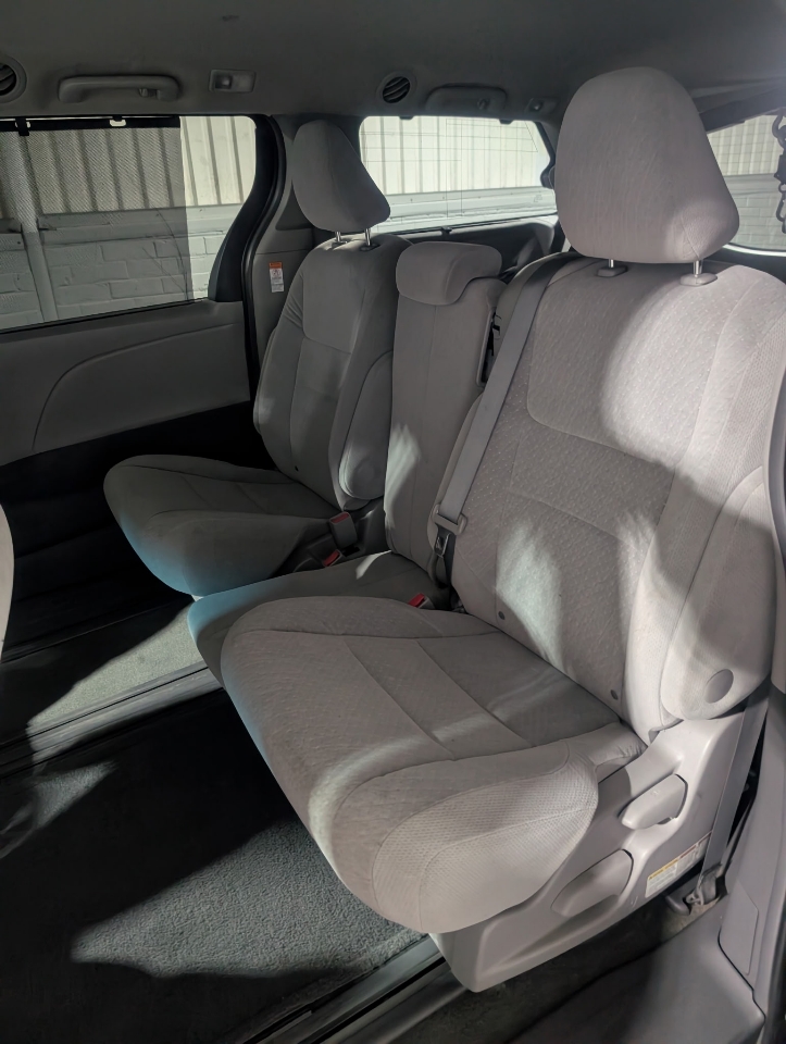 Toyota Sienna 5dr 8-Pass Van LE FWD (Natl) 2015