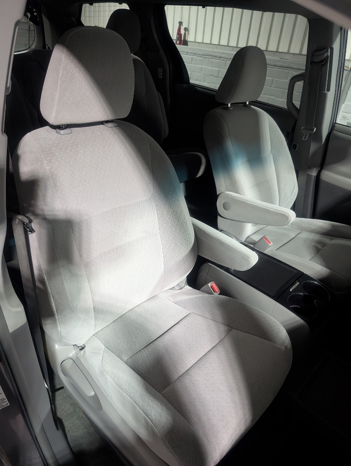 Toyota Sienna 5dr 8-Pass Van LE FWD (Natl) 2015