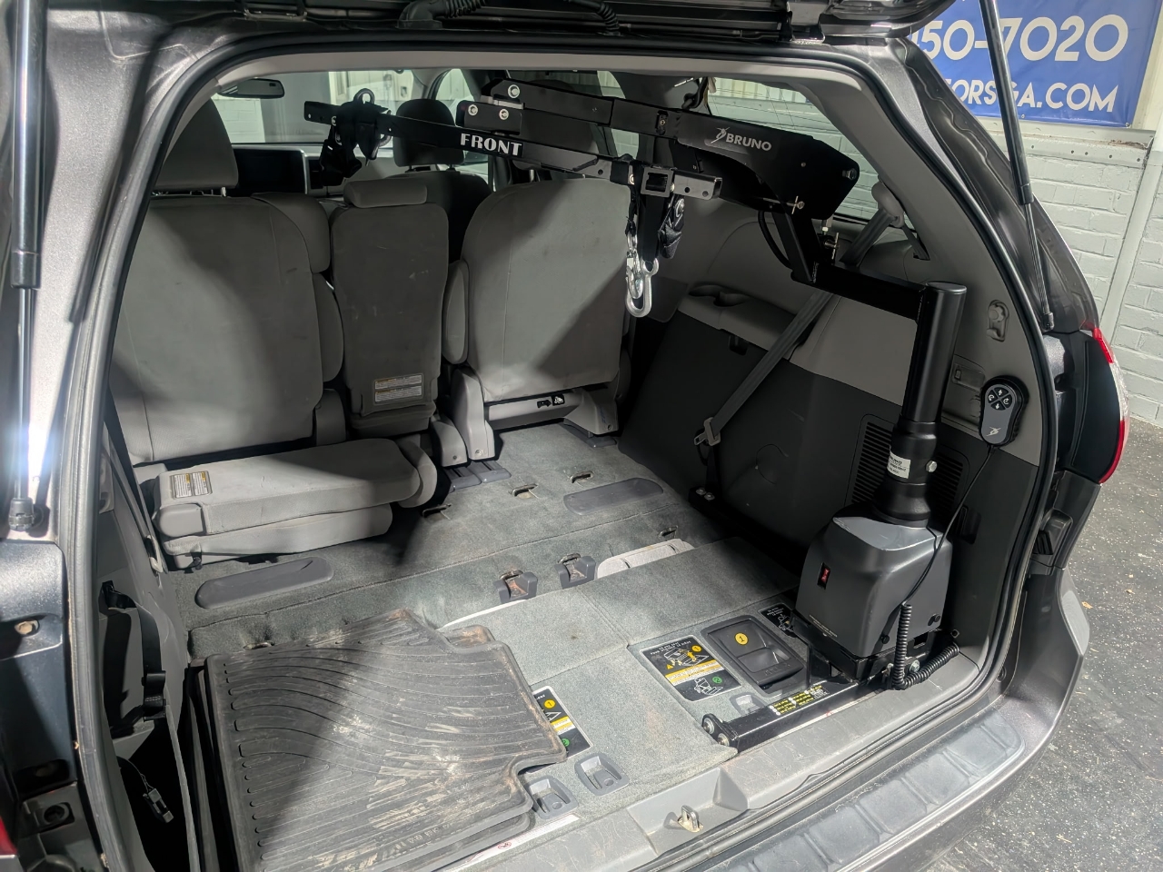 Toyota Sienna 5dr 8-Pass Van LE FWD (Natl) 2015