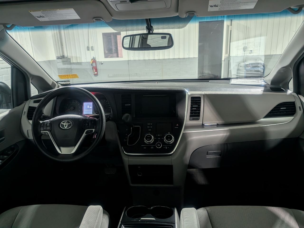 Toyota Sienna 5dr 8-Pass Van LE FWD (Natl) 2015