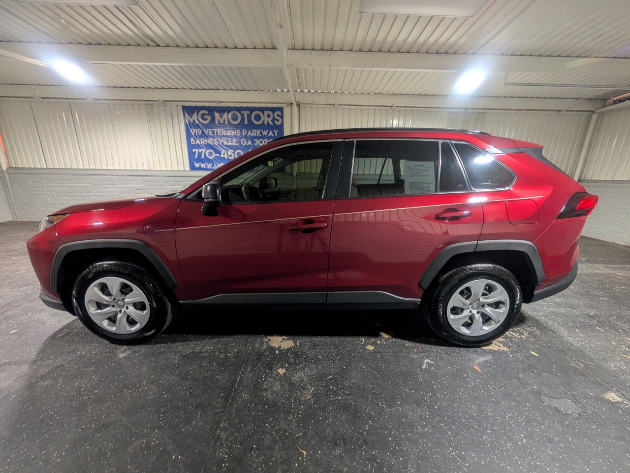 Toyota RAV4 LE FWD (Natl) 2019