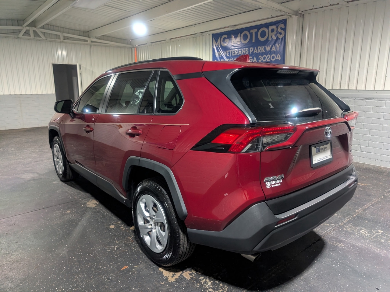 Toyota RAV4 LE FWD (Natl) 2019