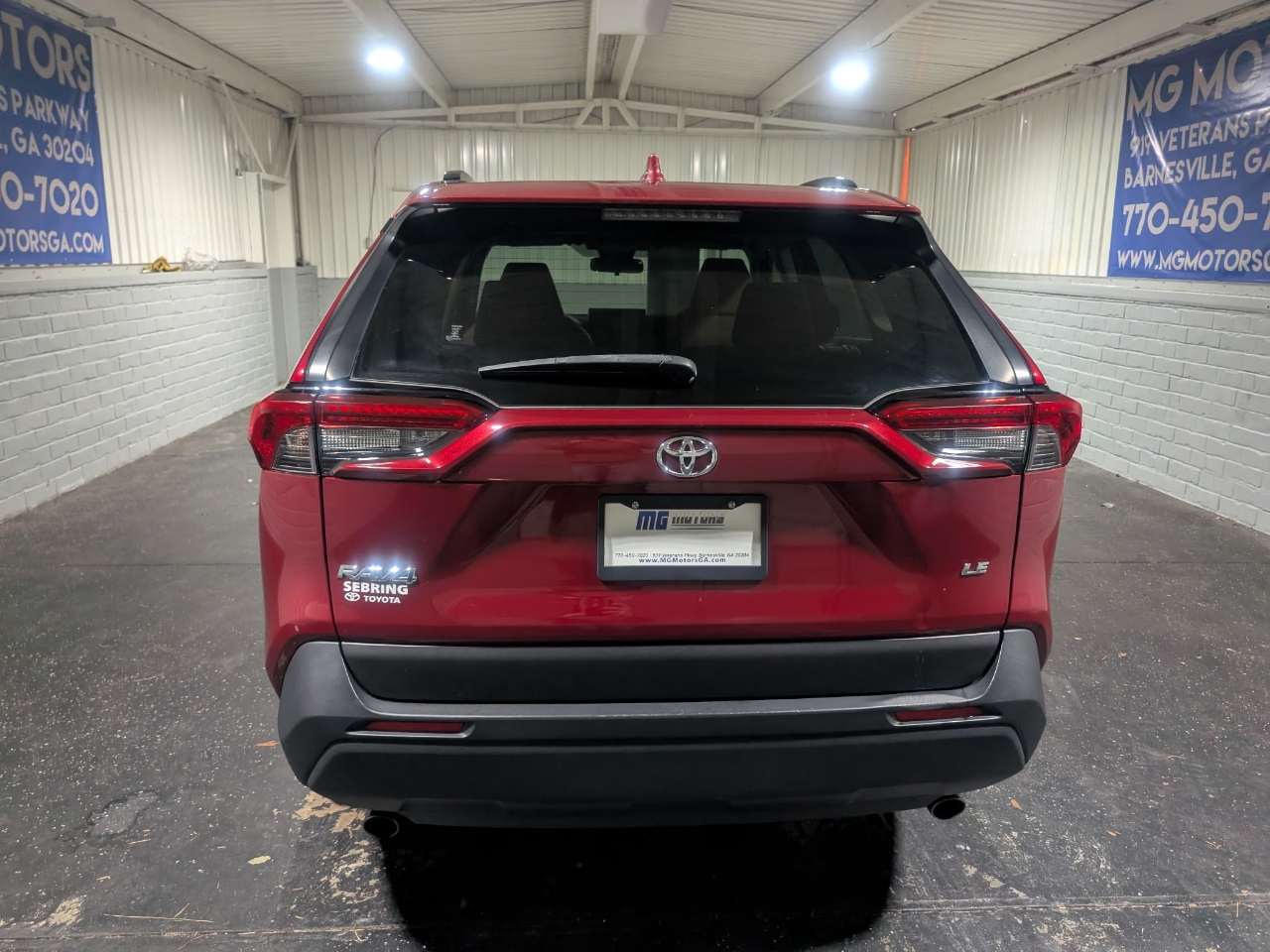 Toyota RAV4 LE FWD (Natl) 2019