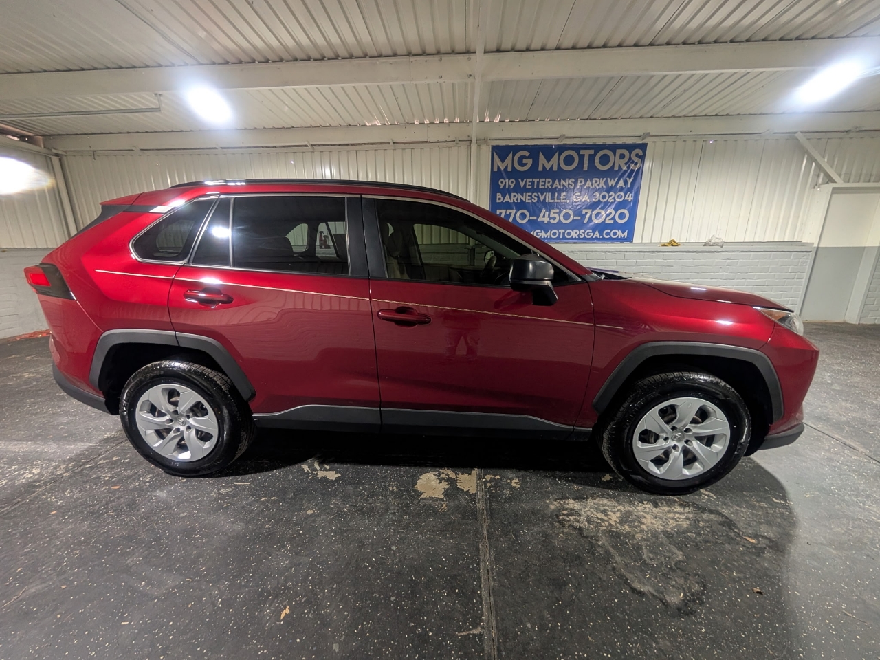 Toyota RAV4 LE FWD (Natl) 2019