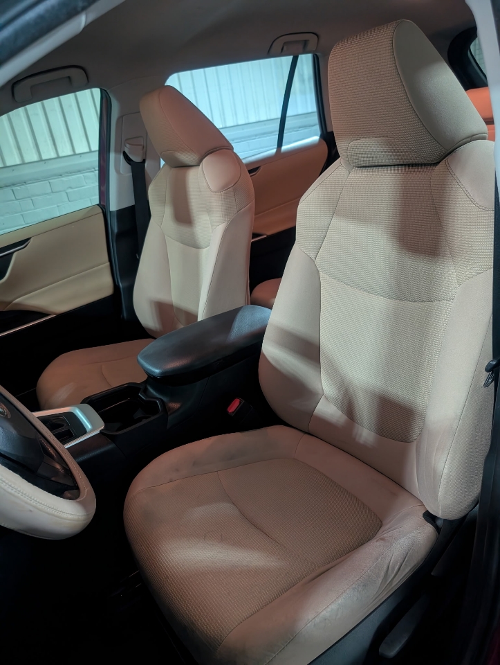 Toyota RAV4 LE FWD (Natl) 2019