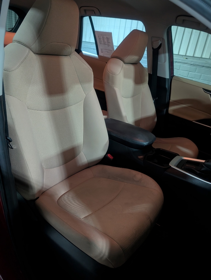 Toyota RAV4 LE FWD (Natl) 2019