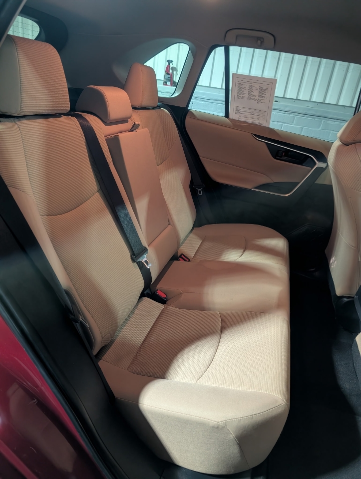 Toyota RAV4 LE FWD (Natl) 2019