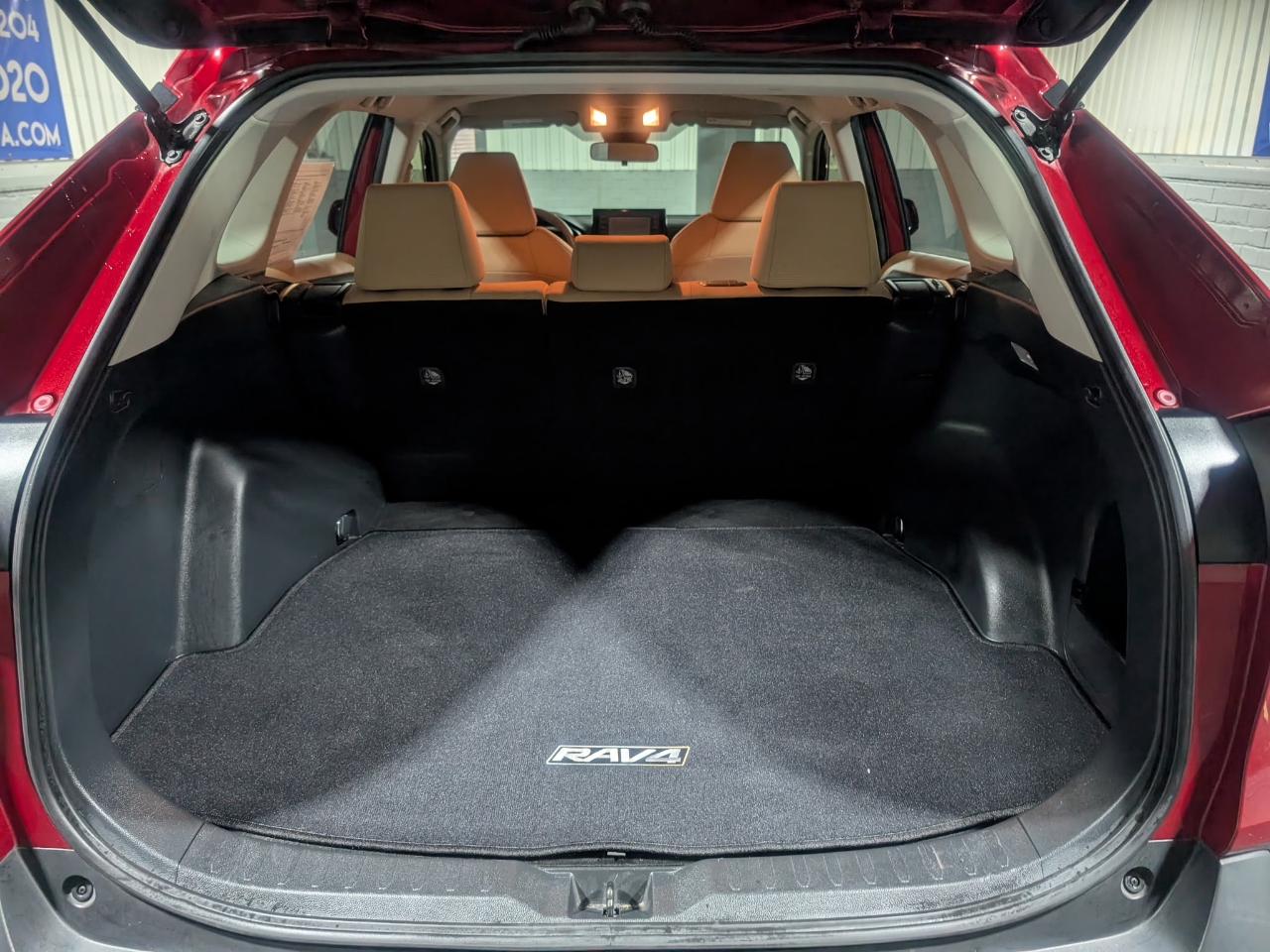 Toyota RAV4 LE FWD (Natl) 2019