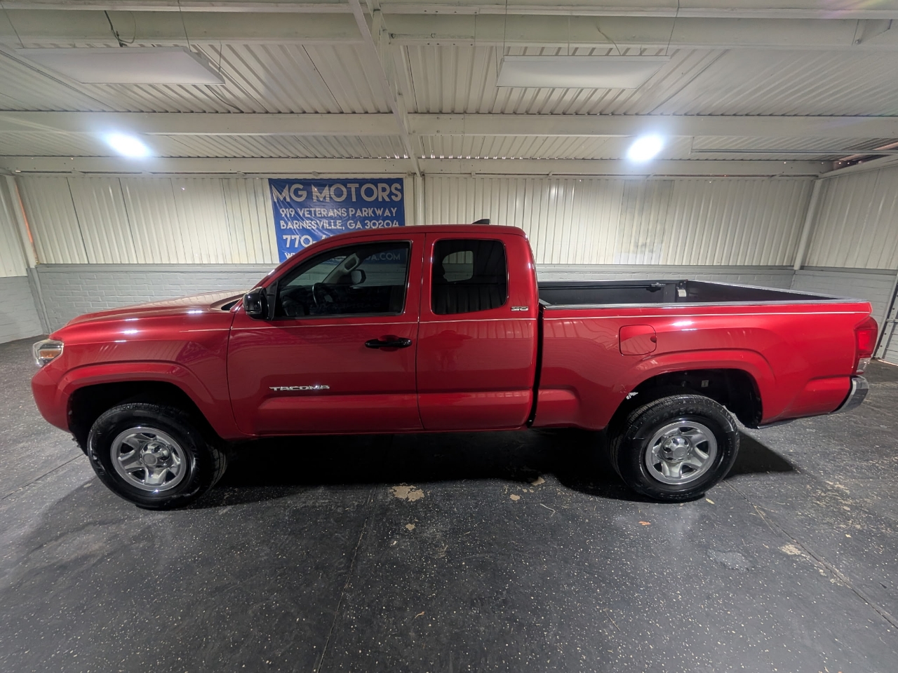 Toyota Tacoma SR5 Access Cab 6' Bed I4 4x2 AT (Natl) 2017
