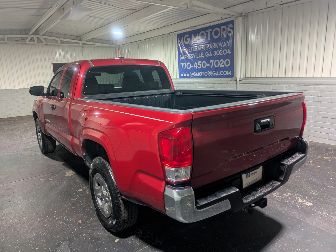 Toyota Tacoma SR5 Access Cab 6' Bed I4 4x2 AT (Natl) 2017