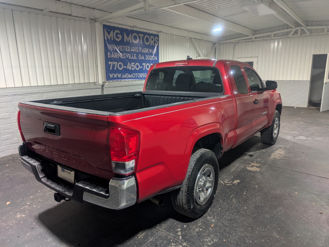 Toyota Tacoma SR5 Access Cab 6' Bed I4 4x2 AT (Natl) 2017