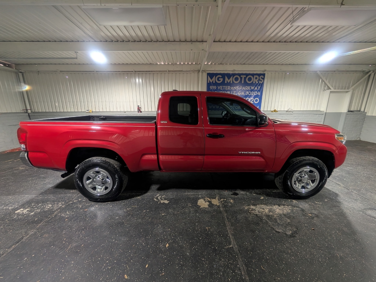 Toyota Tacoma SR5 Access Cab 6' Bed I4 4x2 AT (Natl) 2017