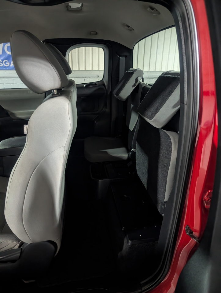 Toyota Tacoma SR5 Access Cab 6' Bed I4 4x2 AT (Natl) 2017