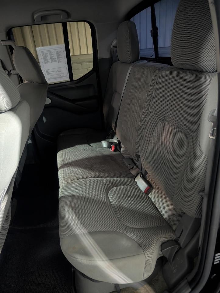 Nissan Frontier 2WD Crew Cab SWB Auto SV 2014