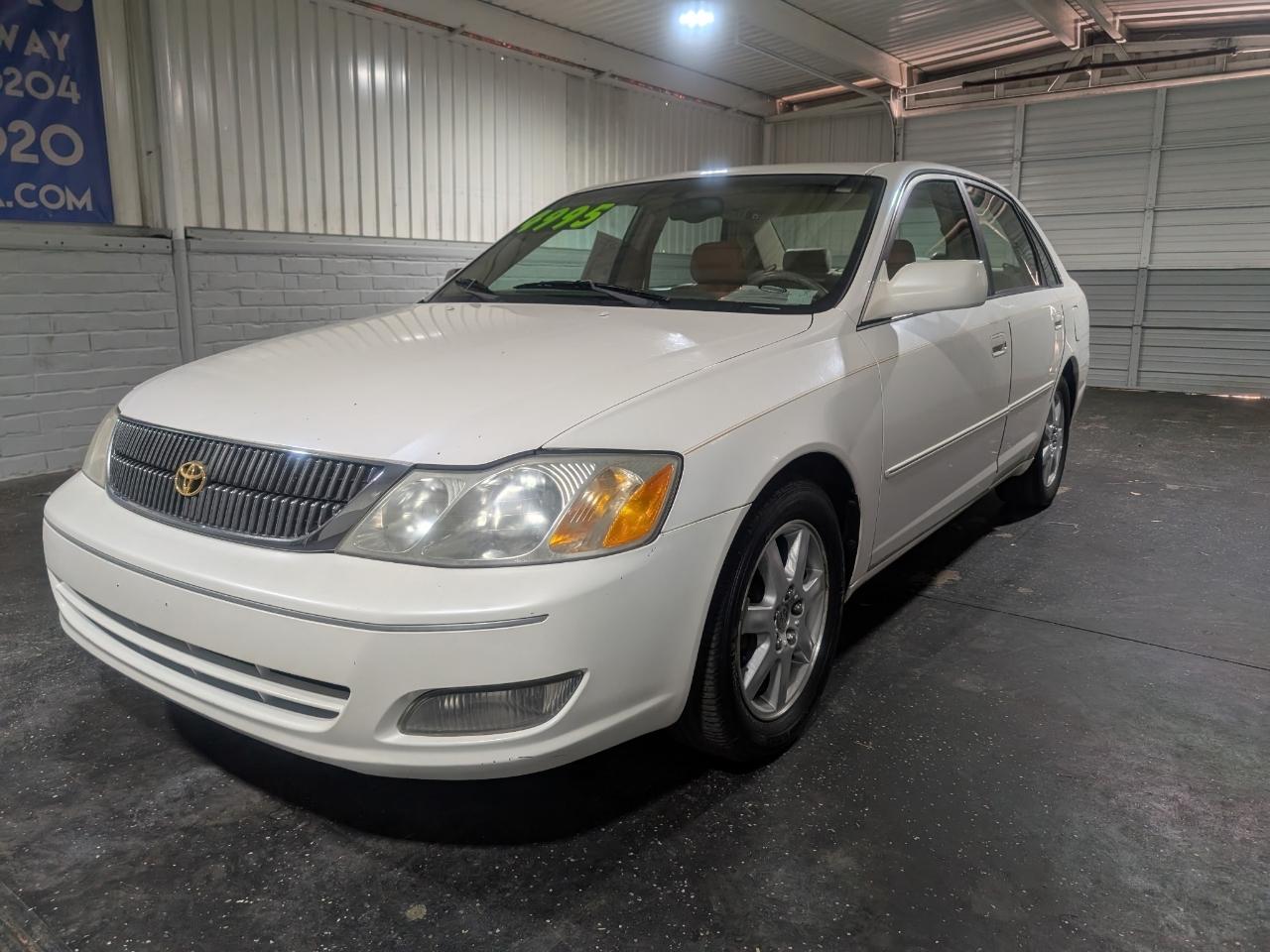 Toyota Avalon 4dr Sdn XLS w/Bench Seat 2000