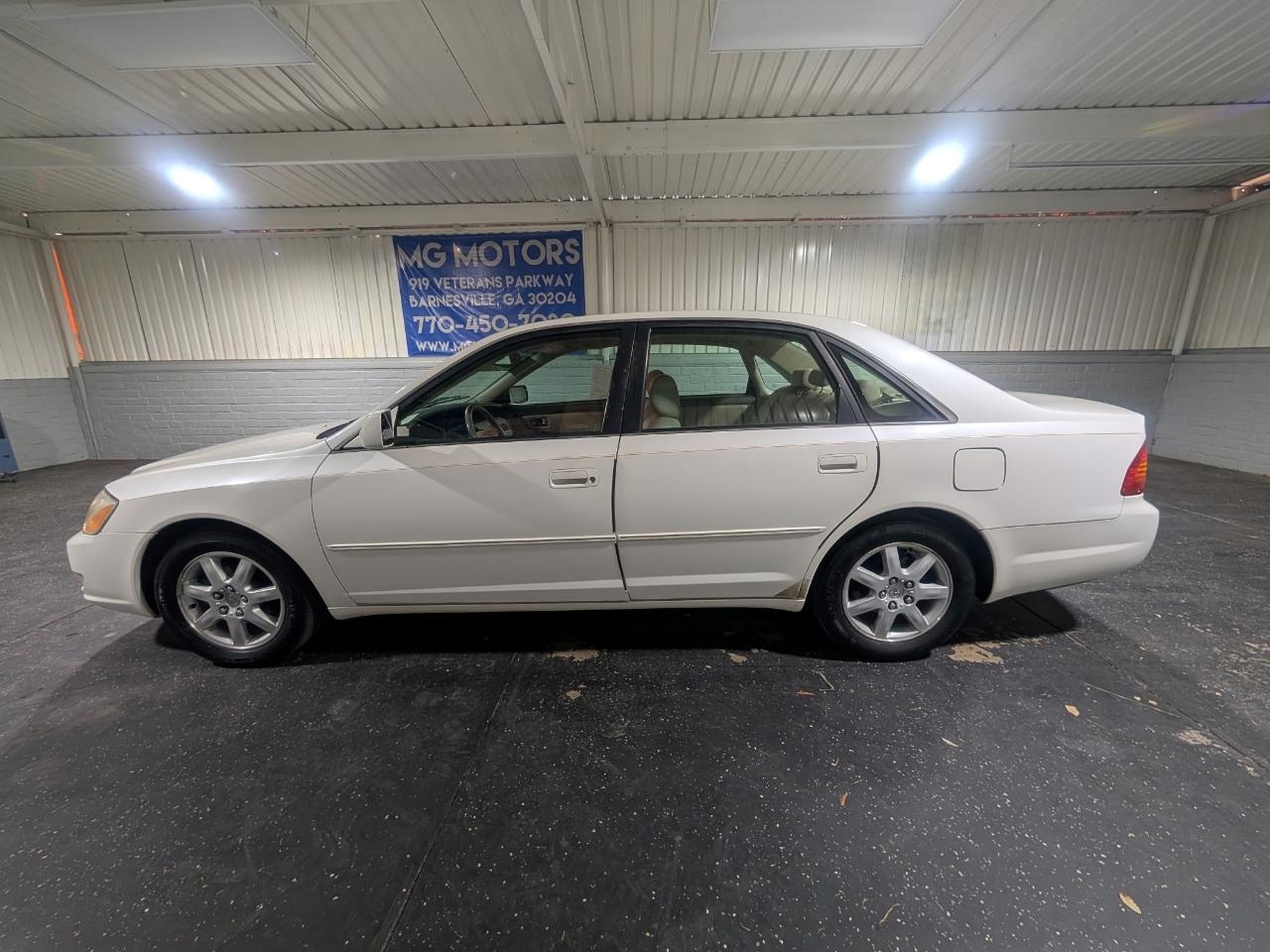 Toyota Avalon 4dr Sdn XLS w/Bench Seat 2000