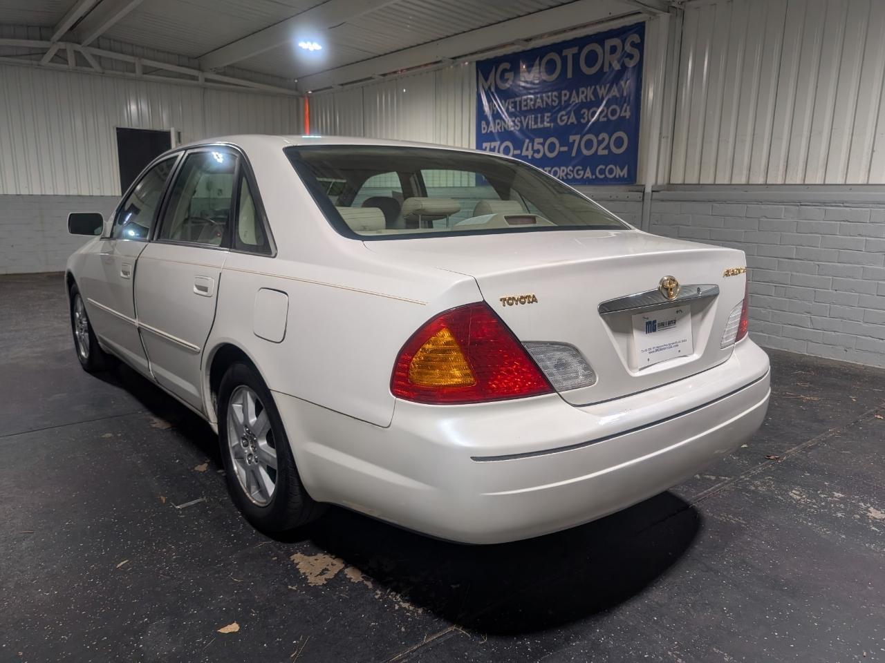 Toyota Avalon 4dr Sdn XLS w/Bench Seat 2000