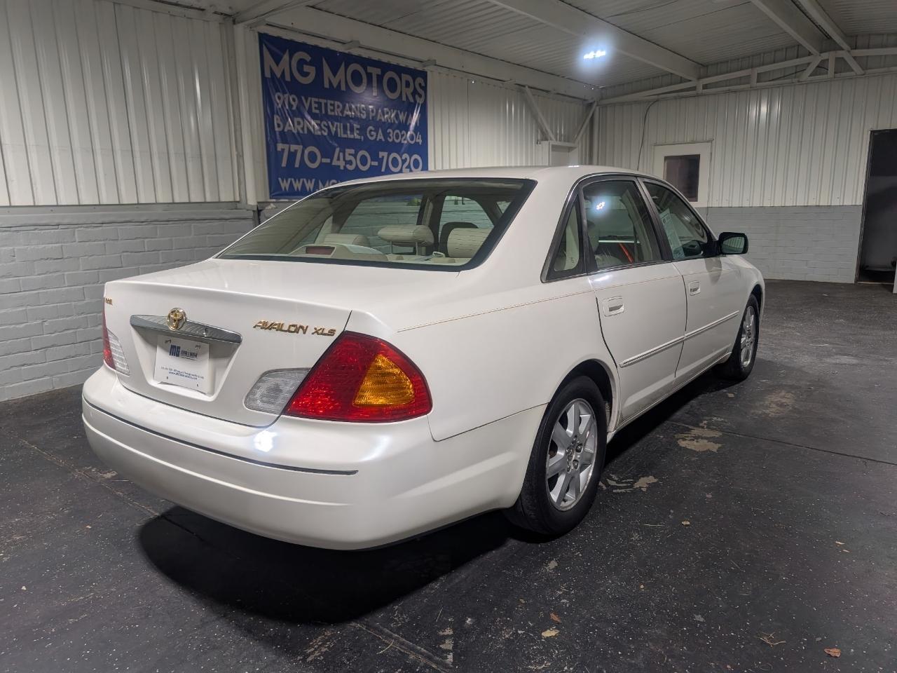 Toyota Avalon 4dr Sdn XLS w/Bench Seat 2000