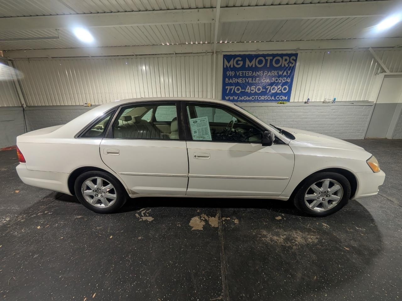 Toyota Avalon 4dr Sdn XLS w/Bench Seat 2000