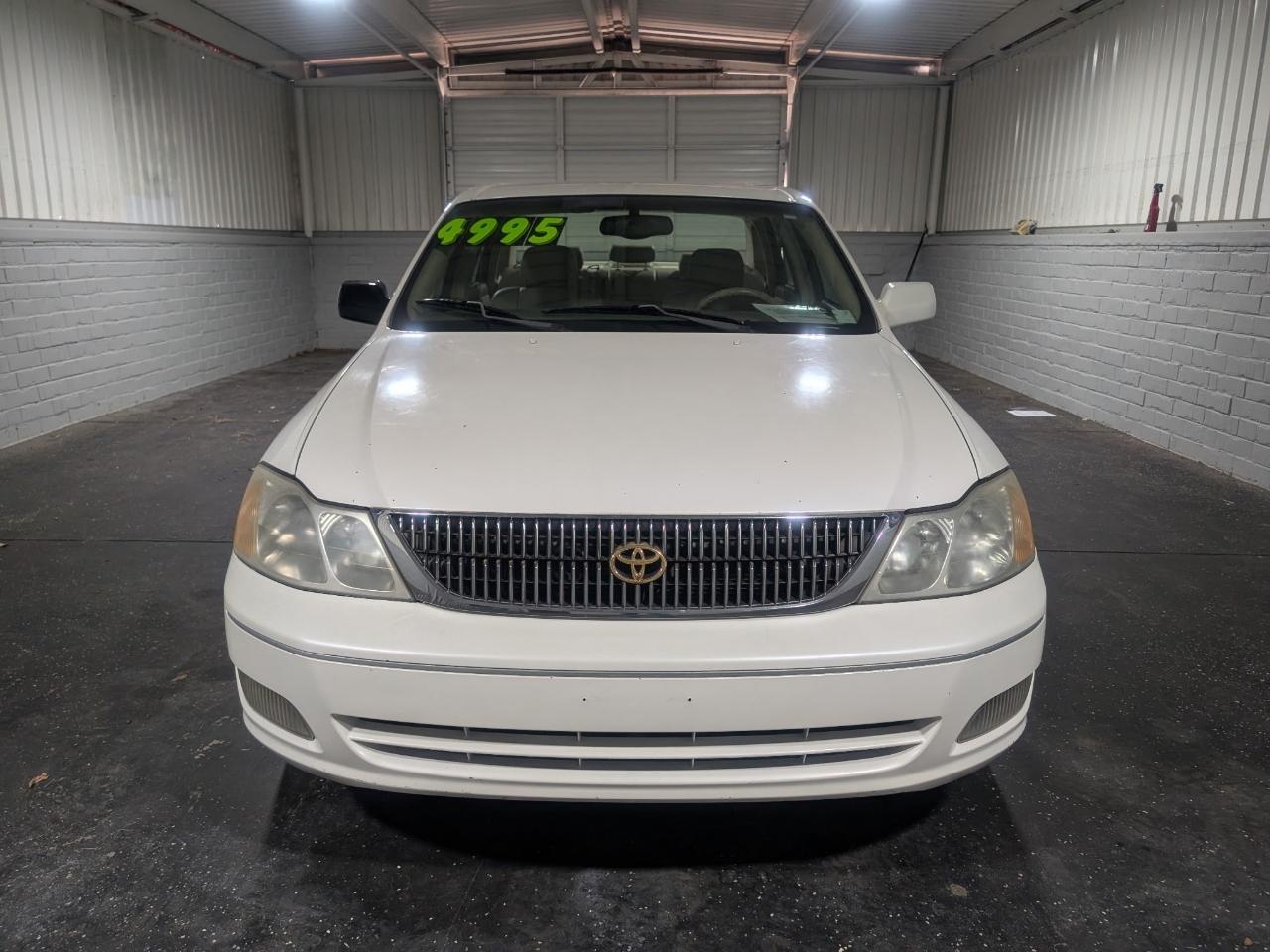 Toyota Avalon 4dr Sdn XLS w/Bench Seat 2000