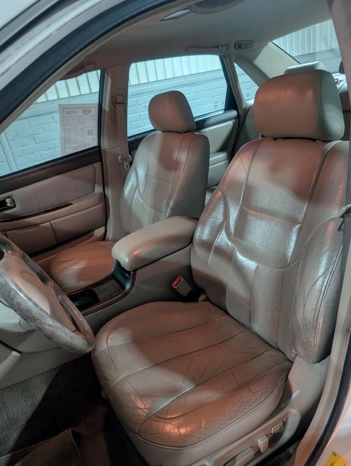 Toyota Avalon 4dr Sdn XLS w/Bench Seat 2000