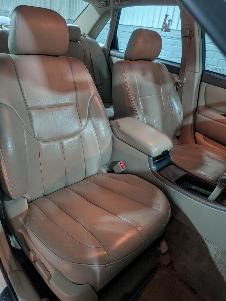 Toyota Avalon 4dr Sdn XLS w/Bench Seat 2000