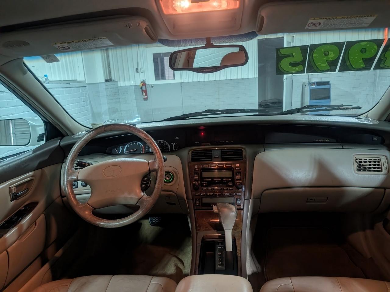 Toyota Avalon 4dr Sdn XLS w/Bench Seat 2000