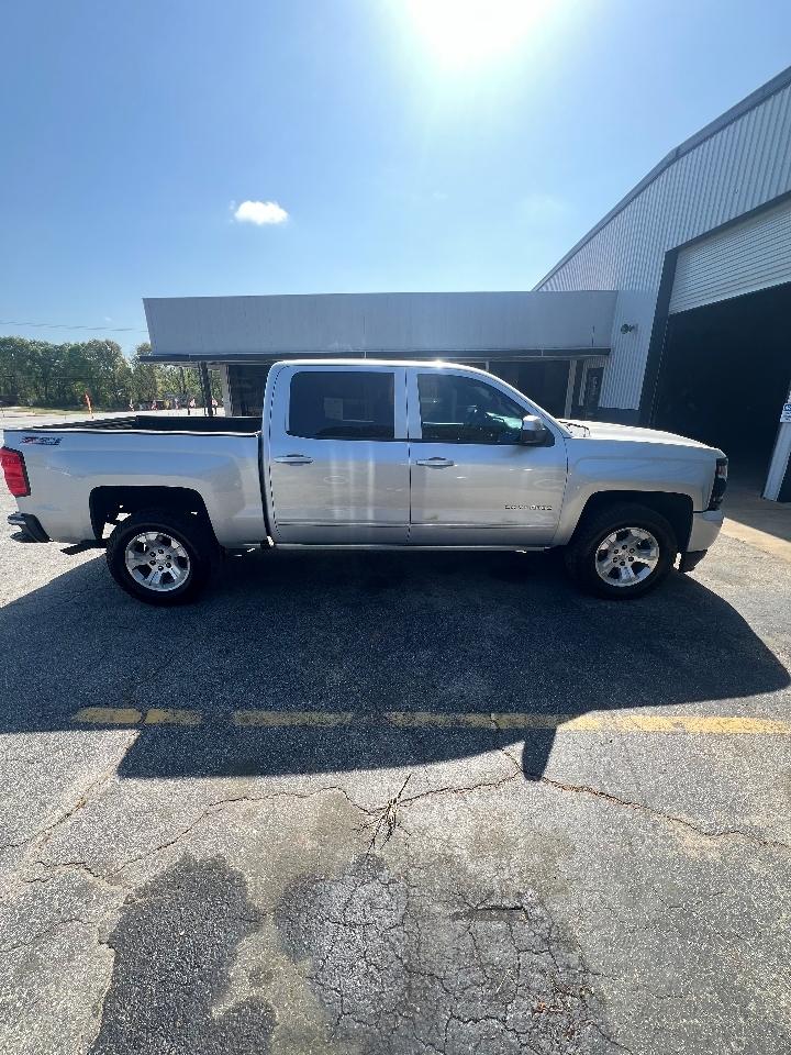 Chevrolet Silverado 1500 4WD Crew Cab 143.5" LT w/2LT 2016