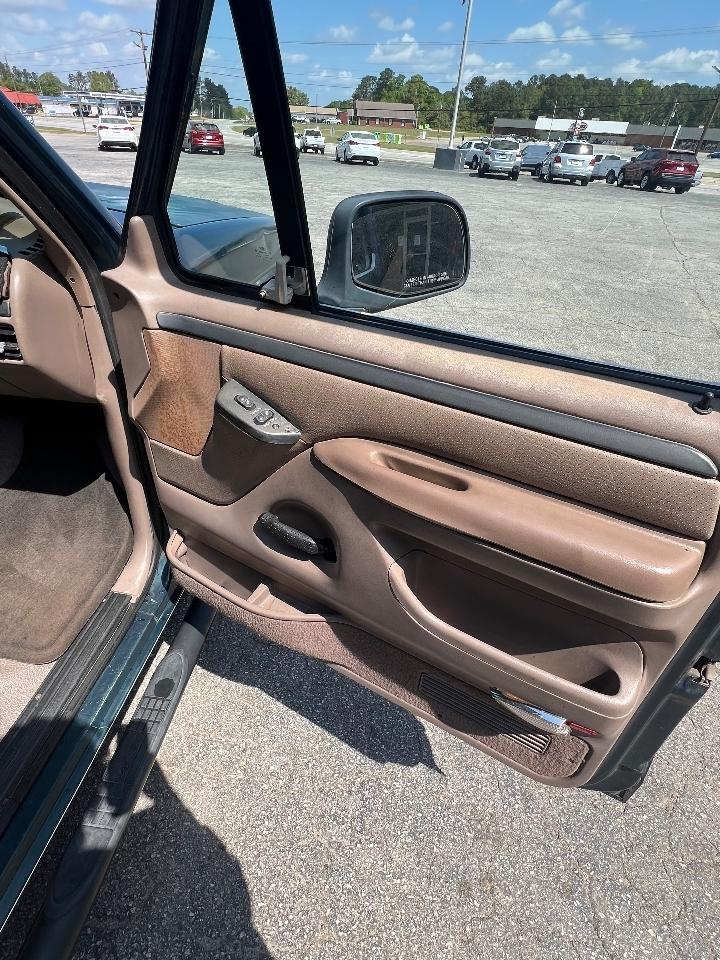 Ford F-150 Lariat Reg. Cab Short Bed 4WD 1995