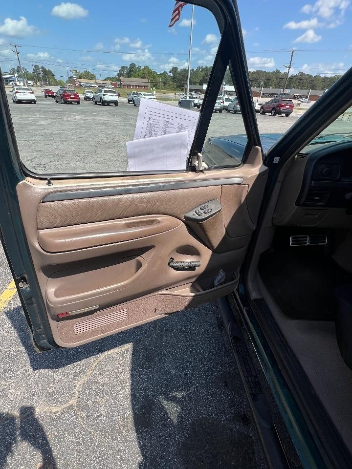 Ford F-150 Lariat Reg. Cab Short Bed 4WD 1995