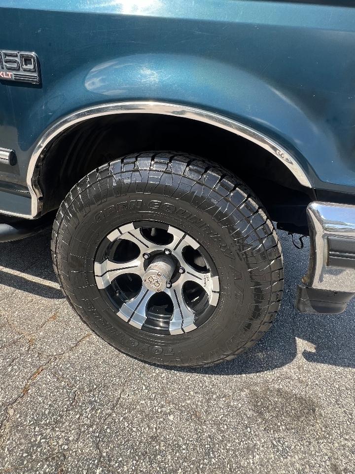 Ford F-150 Lariat Reg. Cab Short Bed 4WD 1995