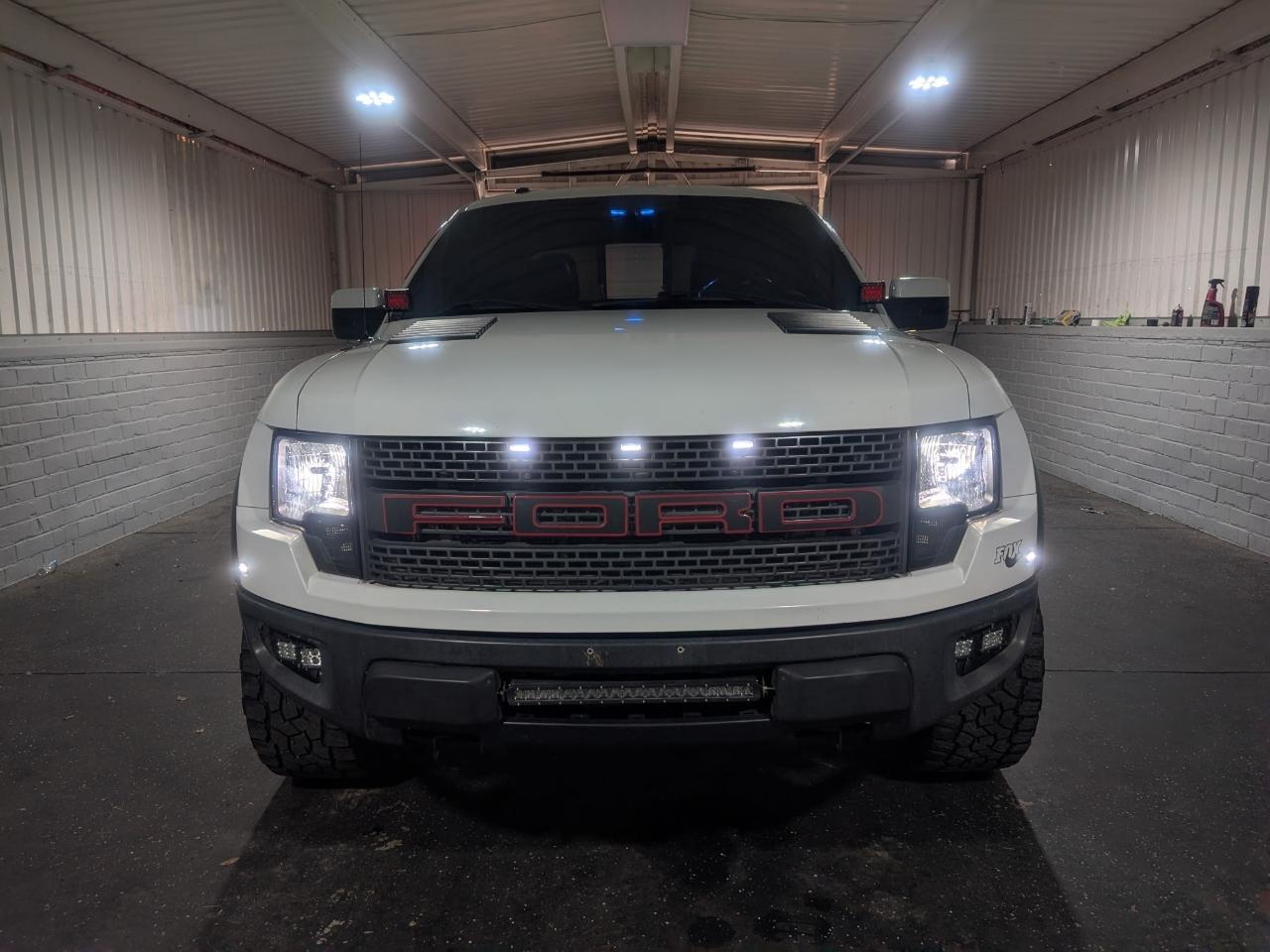 Ford F-150 4WD SuperCrew 145" SVT Raptor 2011