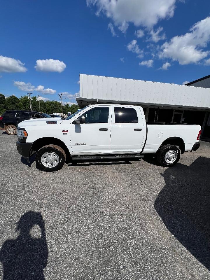 RAM 2500 Tradesman 4x4 Crew Cab 6'4" Box 2022