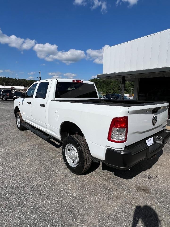 RAM 2500 Tradesman 4x4 Crew Cab 6'4" Box 2022