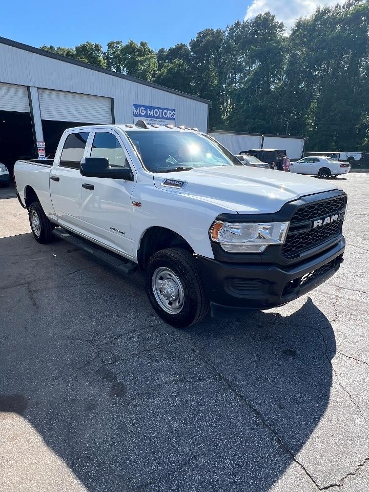RAM 2500 Tradesman 4x4 Crew Cab 6'4" Box 2022