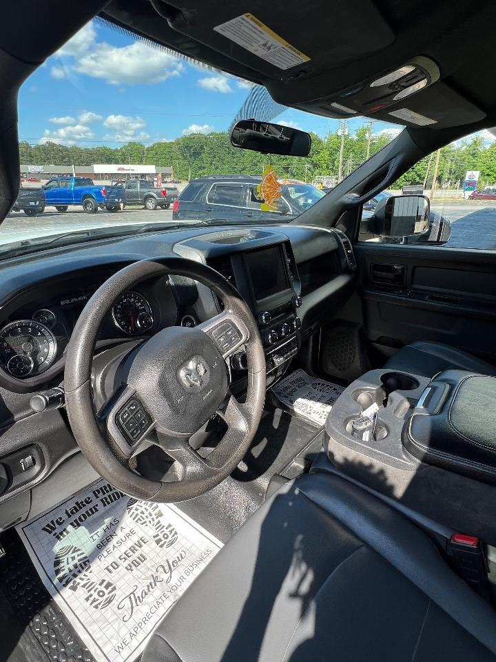 RAM 2500 Tradesman 4x4 Crew Cab 6'4" Box 2022