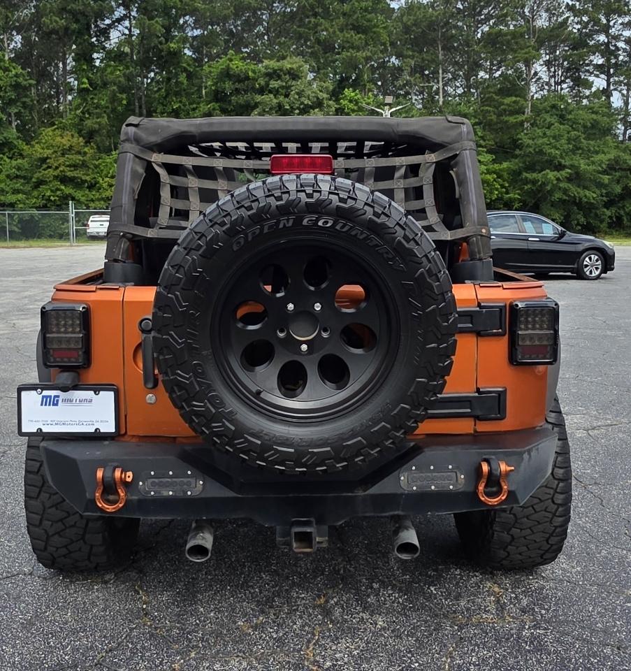 Jeep Wrangler Unlimited 4WD 4dr Sahara 2011
