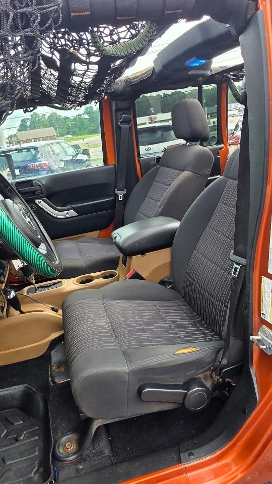 Jeep Wrangler Unlimited 4WD 4dr Sahara 2011