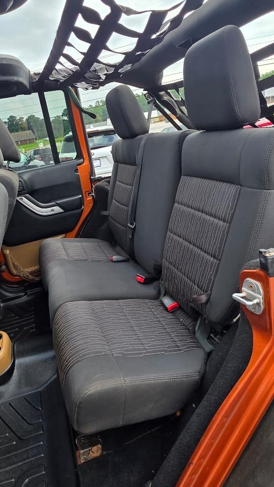 Jeep Wrangler Unlimited 4WD 4dr Sahara 2011